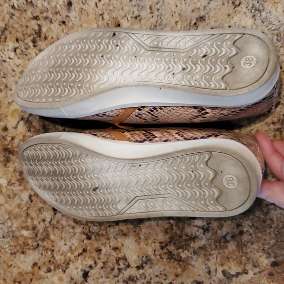 🤎H&M🤎 slip on snake print shoes - Picture 3 of 5